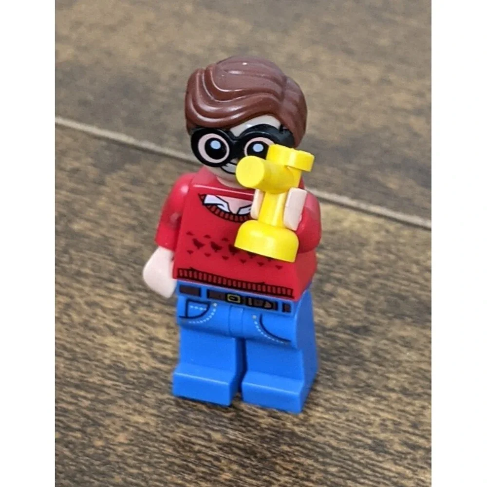 LEGO SH0464 Dick Grayson Minifigure – Red Sweater‎ – Batman Movie 70923